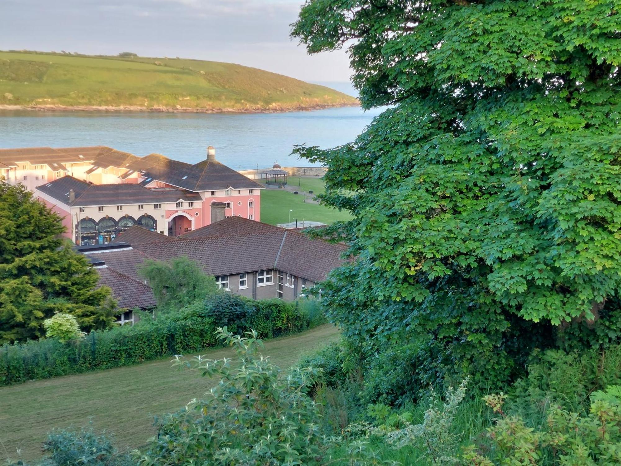 Sea Whispers - My Charming Costal Retreat In Youghal Esterno foto